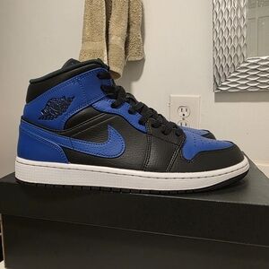 Jordan 1 Mid Hyper Royal Size 11
